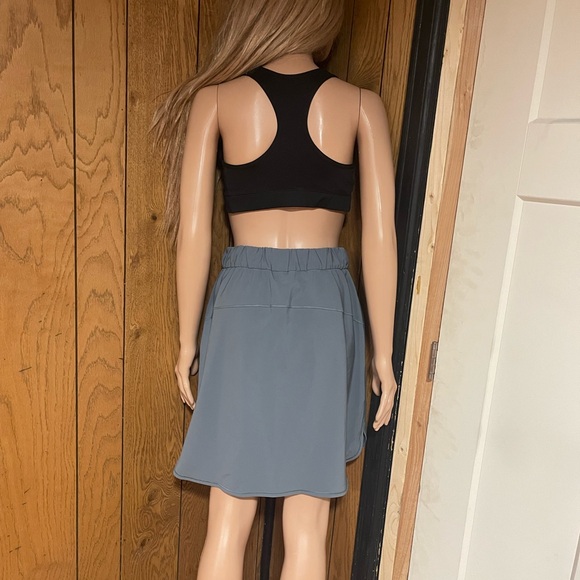 Lululemon" On The Fly Skirt 21* -Gray -Size (6) Good Condition - Picture 9 of 14